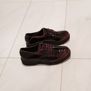Women Shoes. Almost brand new. Burgundy color